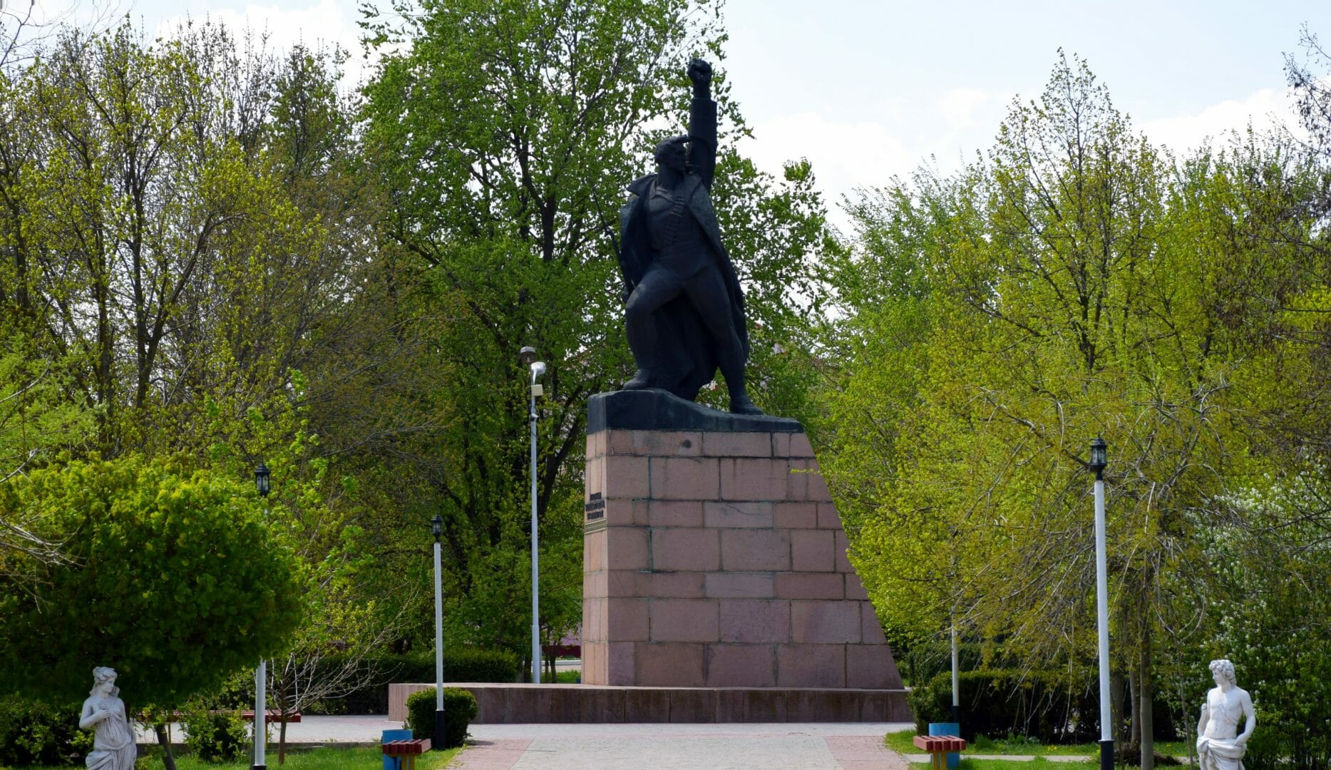 Monument to the Sons of Bashtanka Republic.