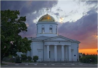 Pokrovskyi cathedral, 1824 An architectural monument that decorates the central square of Chuguyev. Built in the style of classicism.