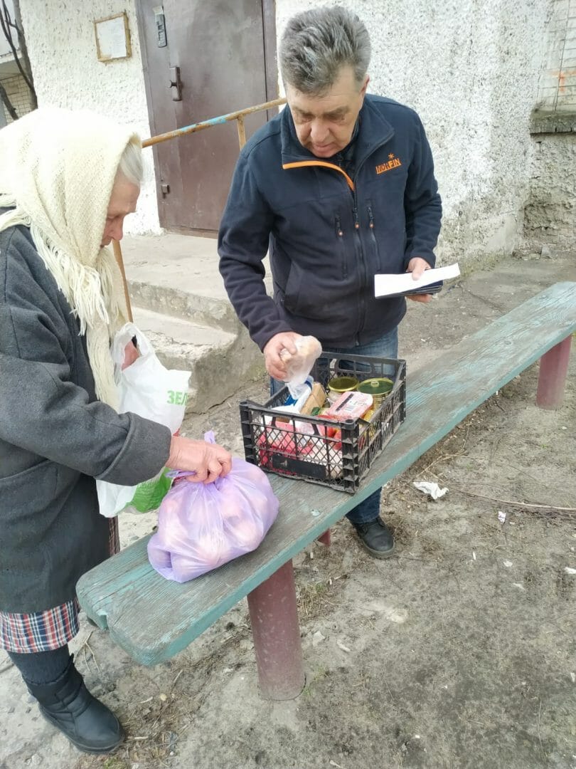 Distribution of humanitarian aid to residents