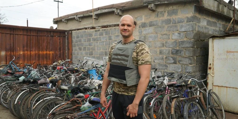 Mayor of Zelenodolsk on the background of a parking lot for bicycles left by Kherson residents