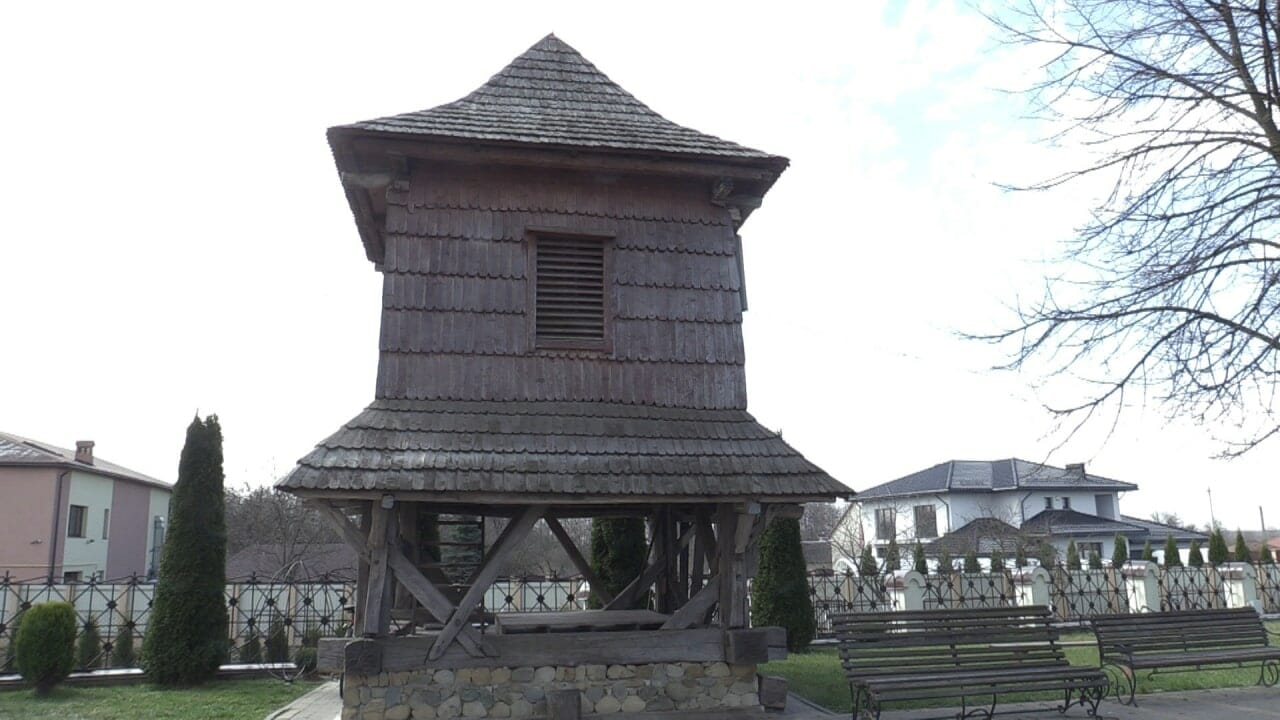 The wooden belfry is the oldest sacred building of the village of Sukhovolya / source - Zymna Voda Village Council