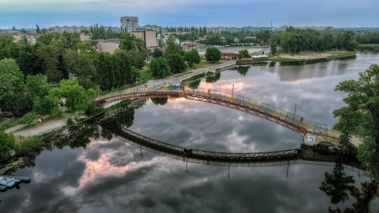 Bridge over the Samara River in Novomoskovsk.