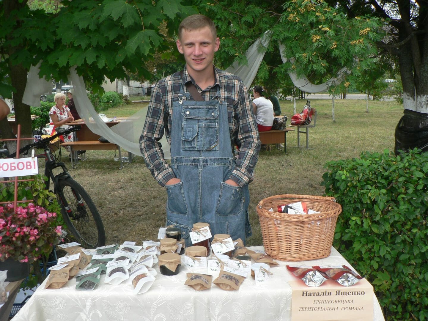 Fair of local craft producers in the settlement of Hryshkivtsi.
