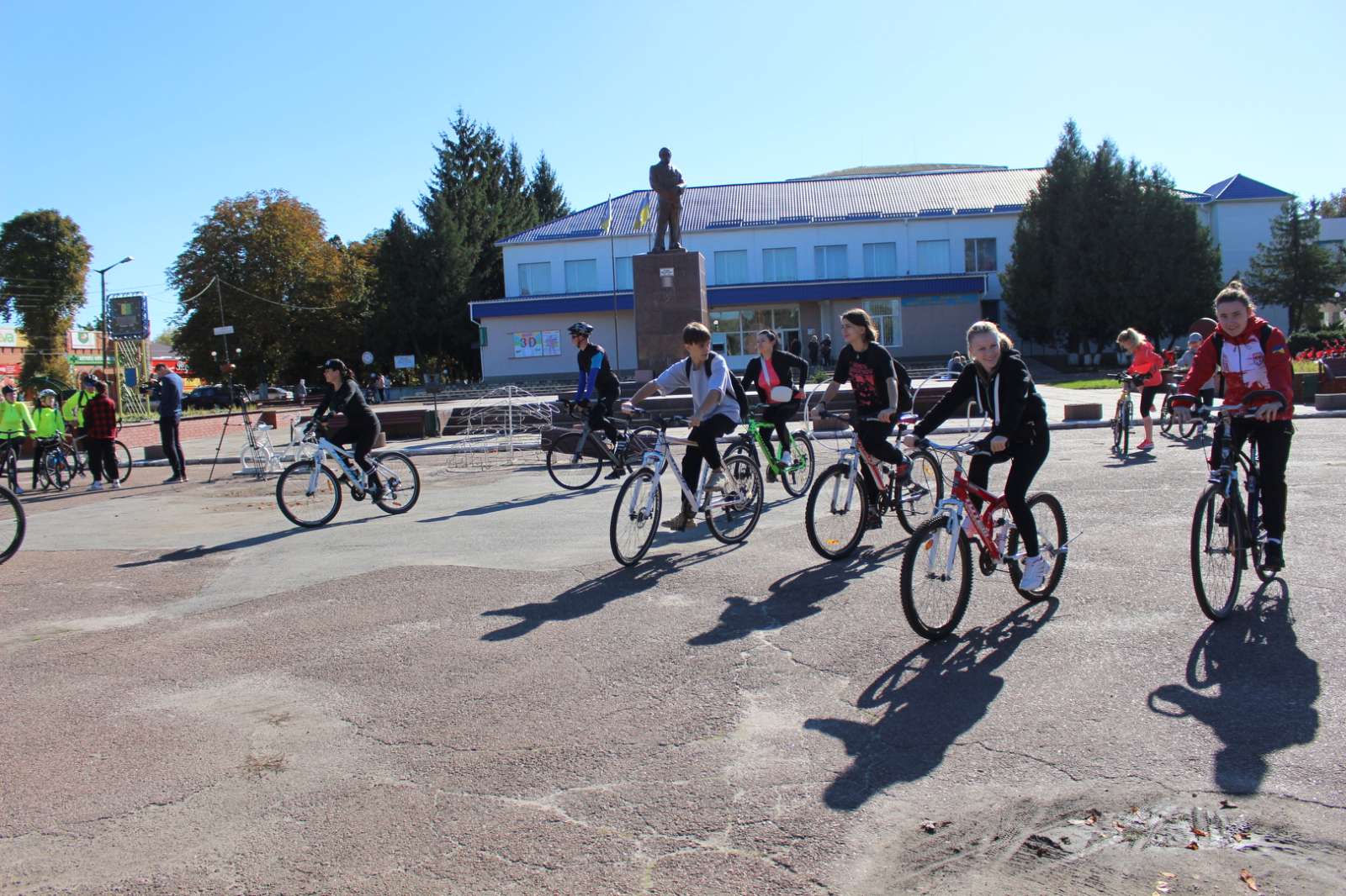 Conducting the launch event – Biking Day  in the community. Implementation of the Go bike Chernihiv project. 