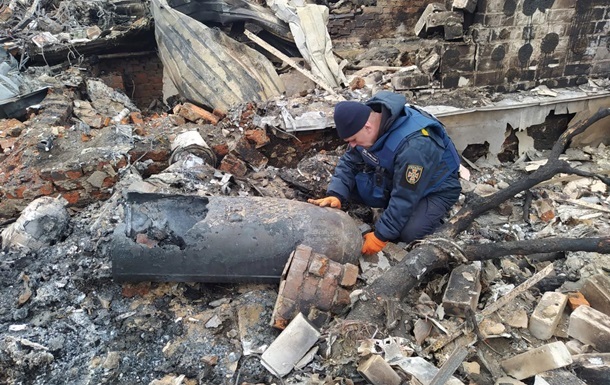Russia attacks Chernihiv with shells prohibited by international law. Photo courtesy of the Emergency Department of the Chernihiv region