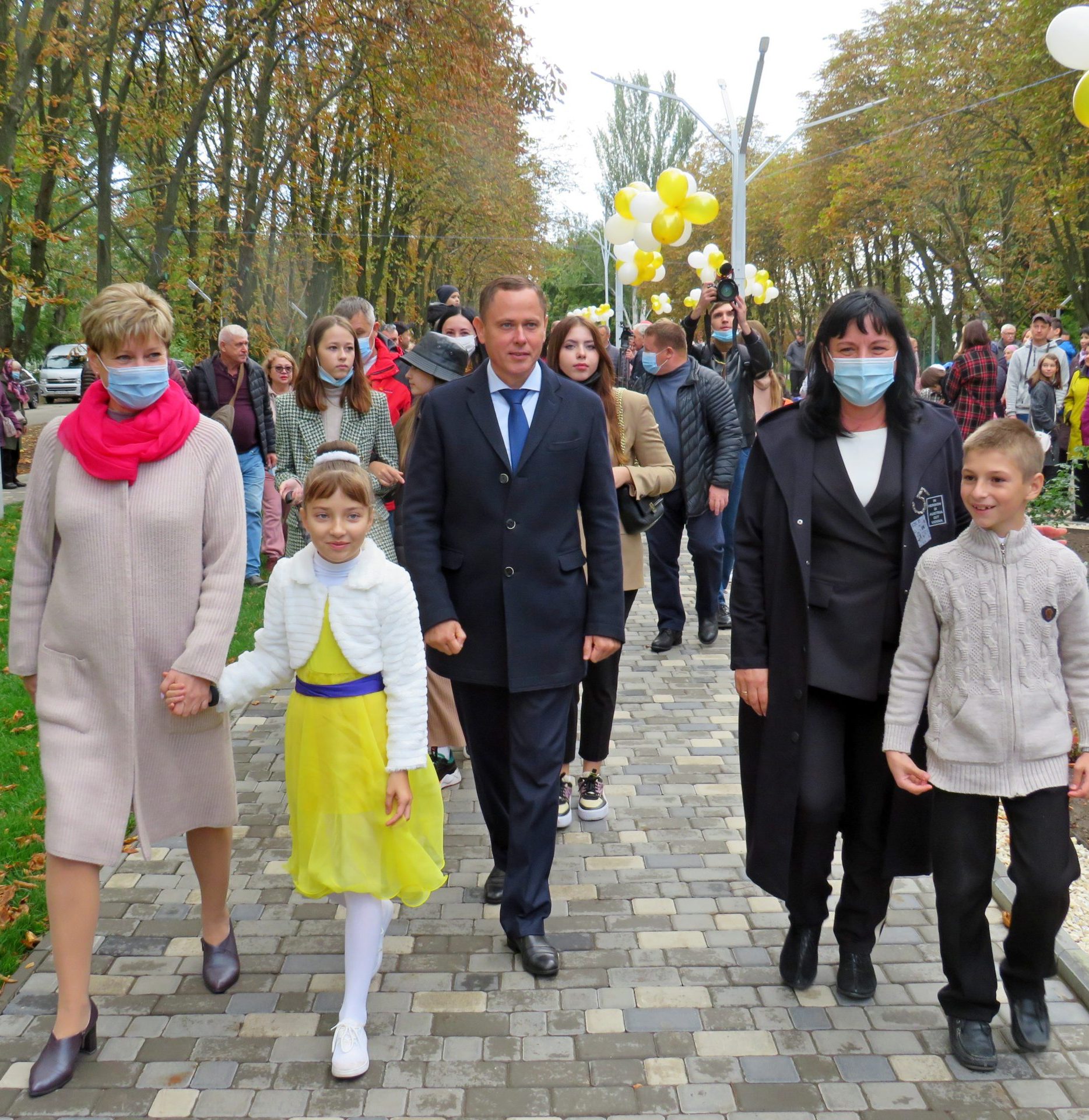 The Mayor of Nikopol at the opening of Chestnut Alley 