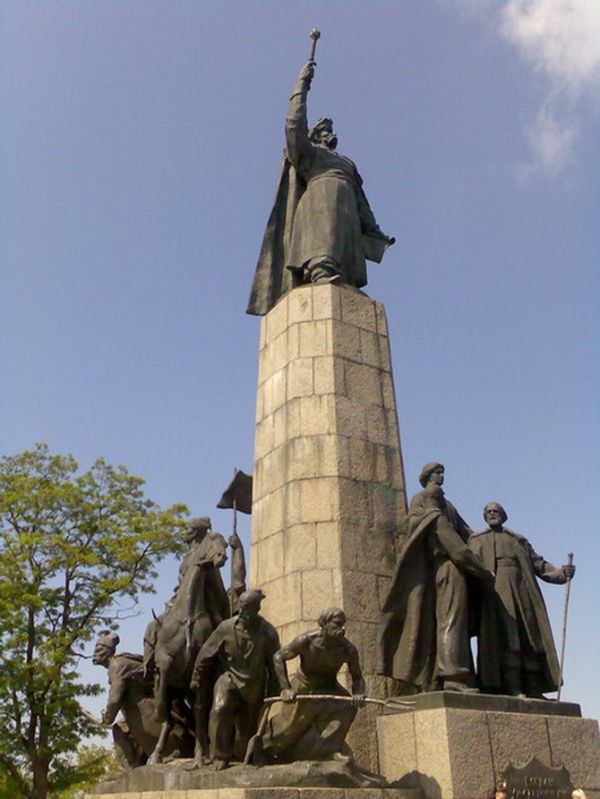 Monument to Bohdan Khmelnytskyi in Chyhyryn