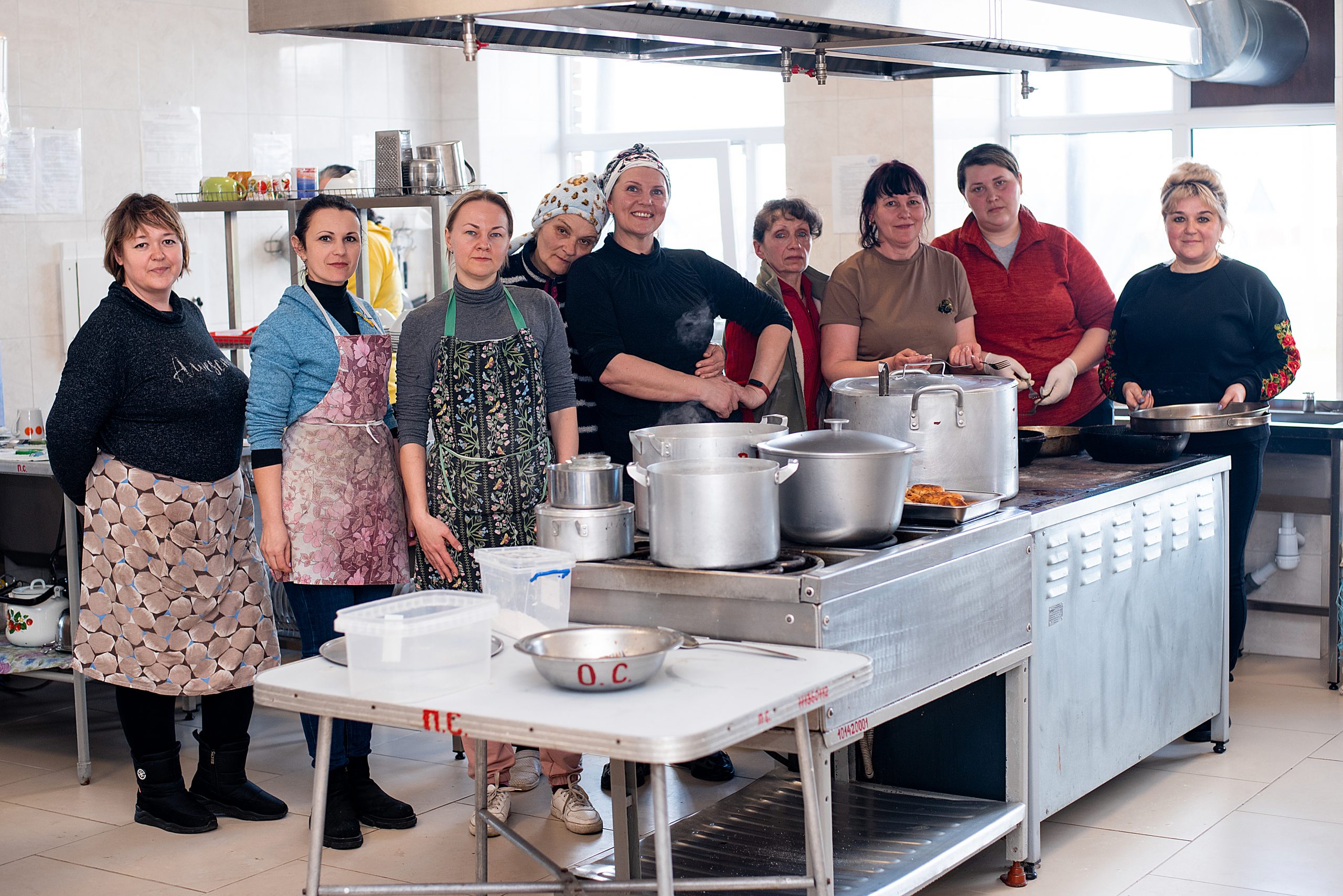 The team of teachers of the Mykolay-Pole school prepare food for the soldiers, March 2022, photo by Oleksandr Ivchyk