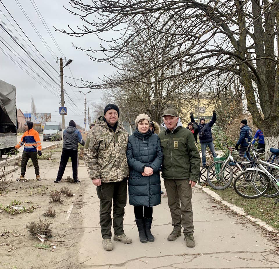 Settlement Head with the residents of the de-occupied Kherson Region