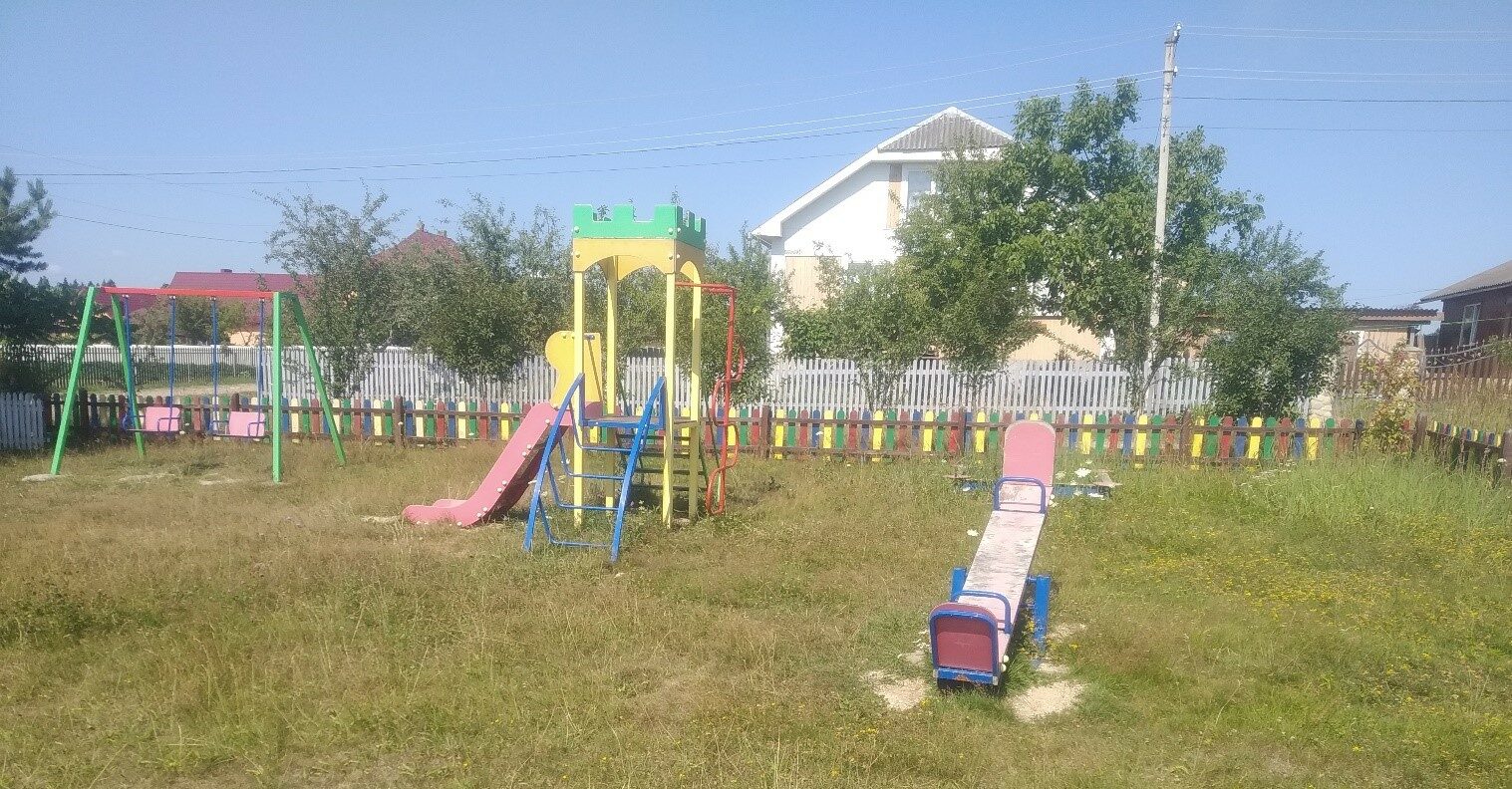 Children's playground in Kadobna