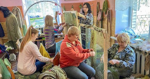 Weaving of camouflage nets 
