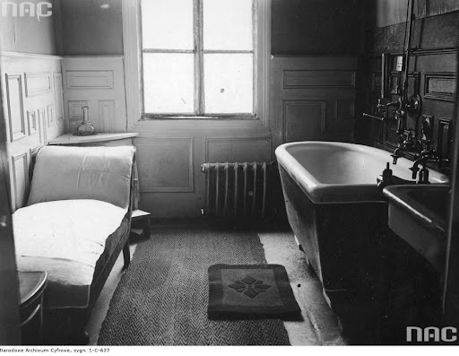 Therapeutic baths in the 20th century