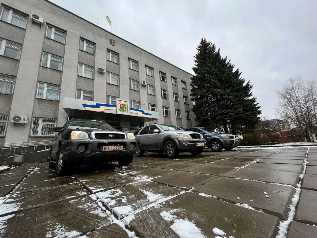 Transfer of three cars to the Armed Forces of Ukraine bought with funds raised by the staff of the Zdolbuniv Town Council
