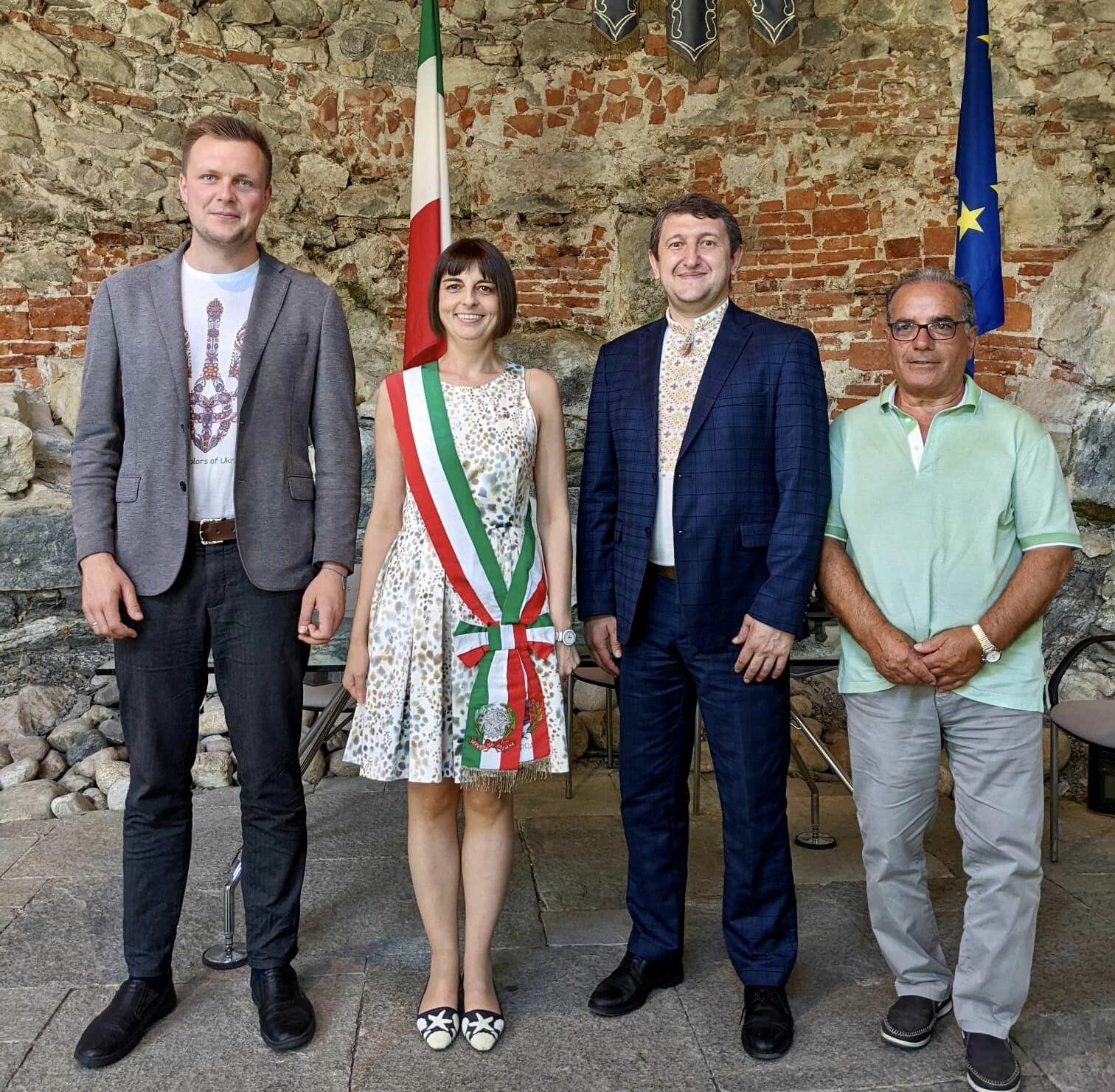 Town mayor meeting the mayor of Ispra, Italy
