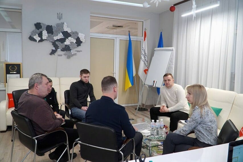 The head of the community holds regular meetings with business representatives to 