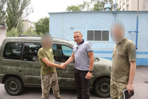 A new car being handed over to the Kremenchuk Battalion of the Territorial Defence Unit 