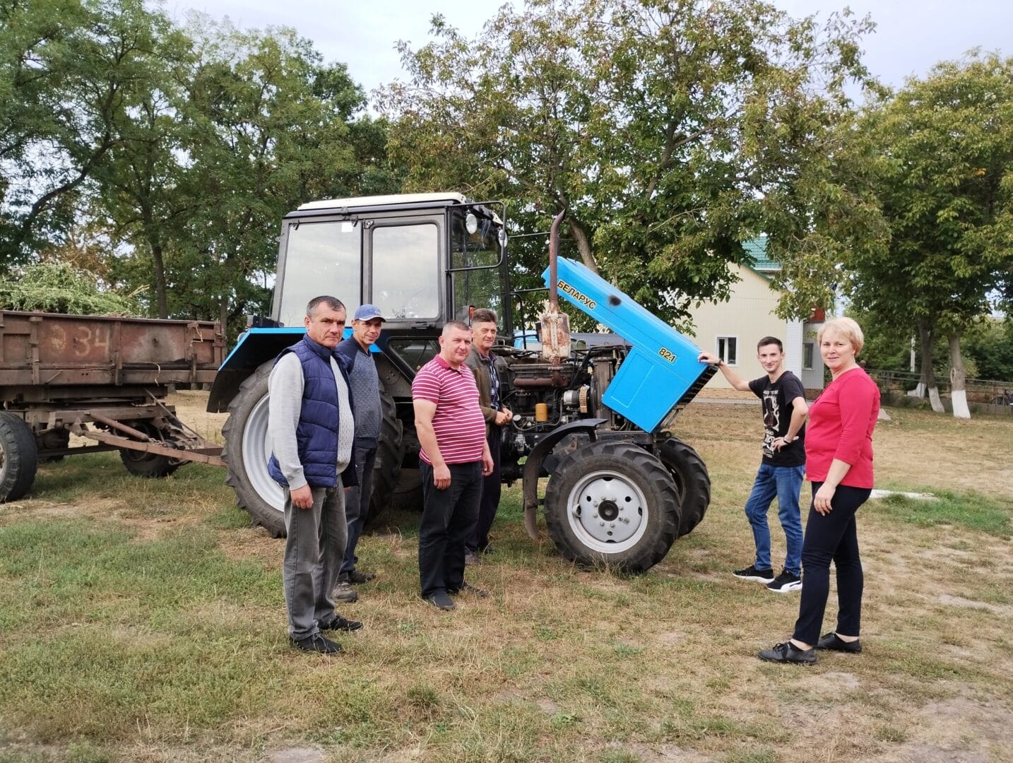 Head of the Community (in the centre) at the Ukrainian National Clean-Up Day 