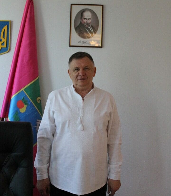 Town mayor Leonid Lazurenko 