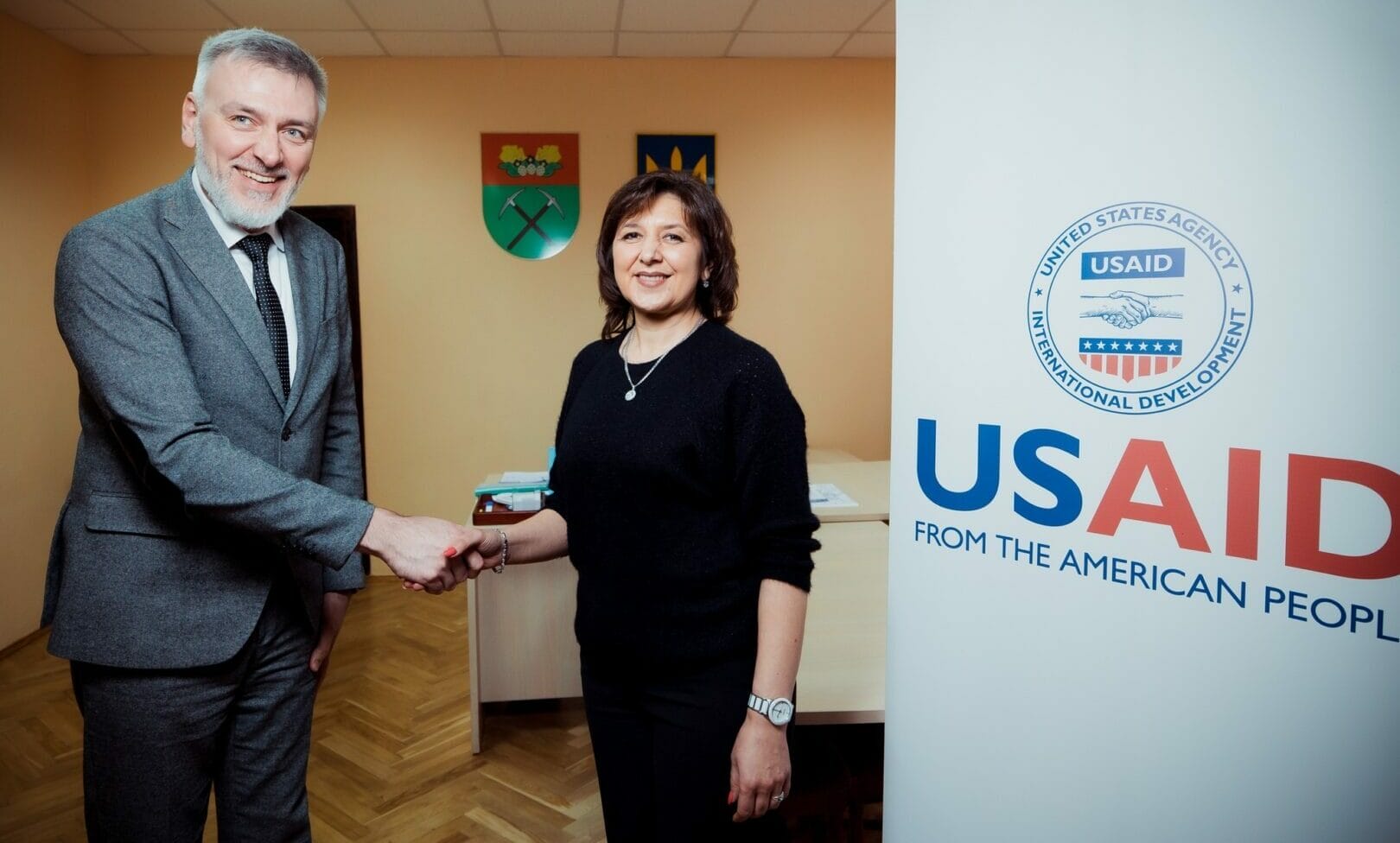 Head of USAID programs Marat Kyurchevsky and Head of the community Natalia Revchuk