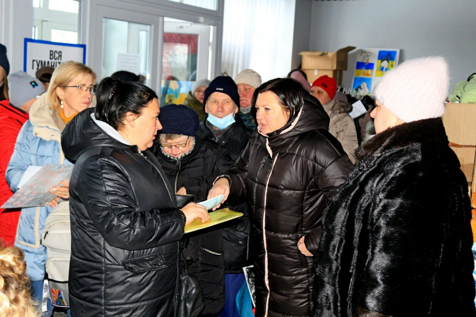 Meeting with internally displaced people of the community at the humanitarian headquarters