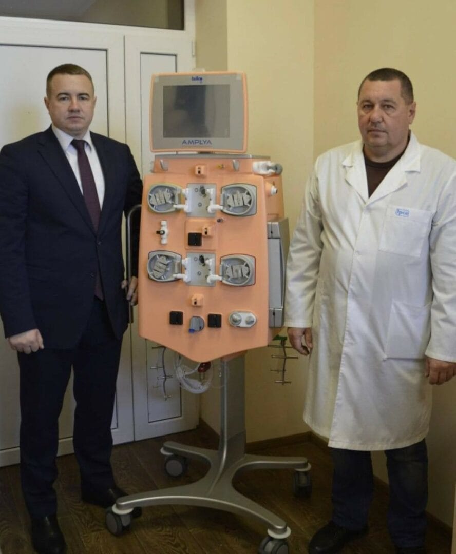 Volodymyr Lutsenko (on the right), Director of the Berezan Municipal Hospital of the Berezan Town Council