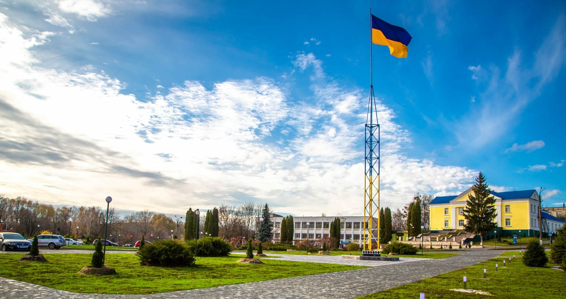 Settlement of Lypova Dolyna, the largest state flag in the Lypova Dolyna Community