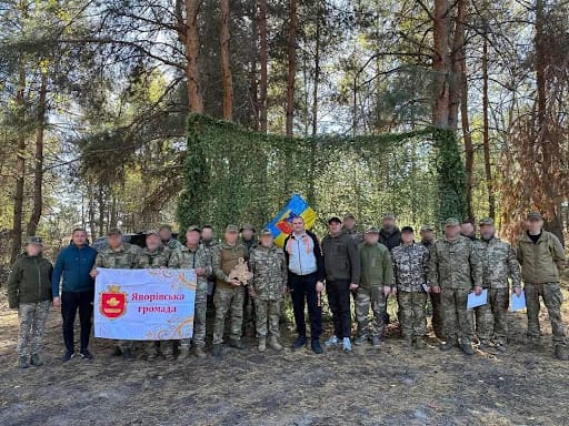 Yavoriv Mayor and Regional Council Member Volodymyr Kharkhalis, Municipal Counsellors Bohdan Radelytskyi and Yevhen Kaider meeting the military of the Territorial Defence Unit on the front line