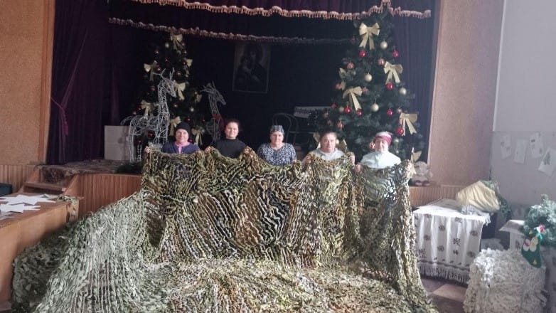 Weaving camouflage nets for the military