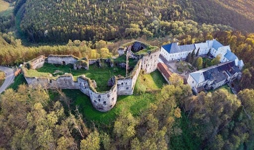Castle and Monastery, Yazlovets
