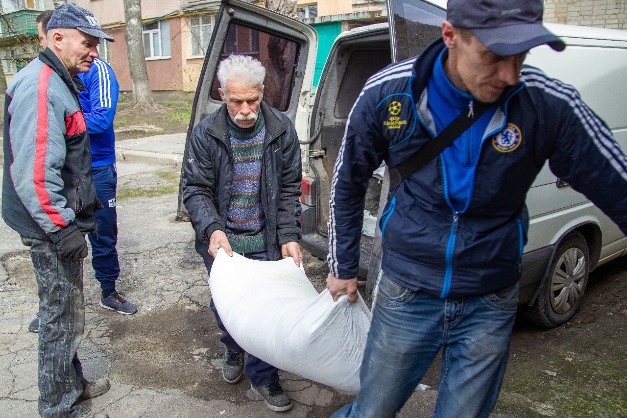 Humanitarian aid distributed to Kupiansk residents 