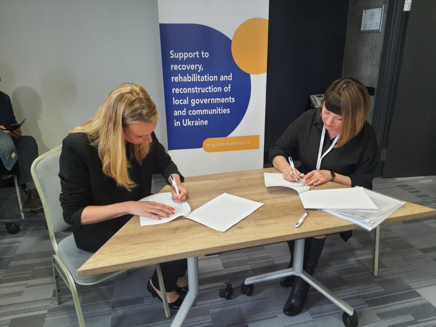 Signing of a memorandum with the Community, the international cooperation agency of the association of municipalities of the Kingdom of the Netherlands VNG International and the Association of Cities of Ukraine