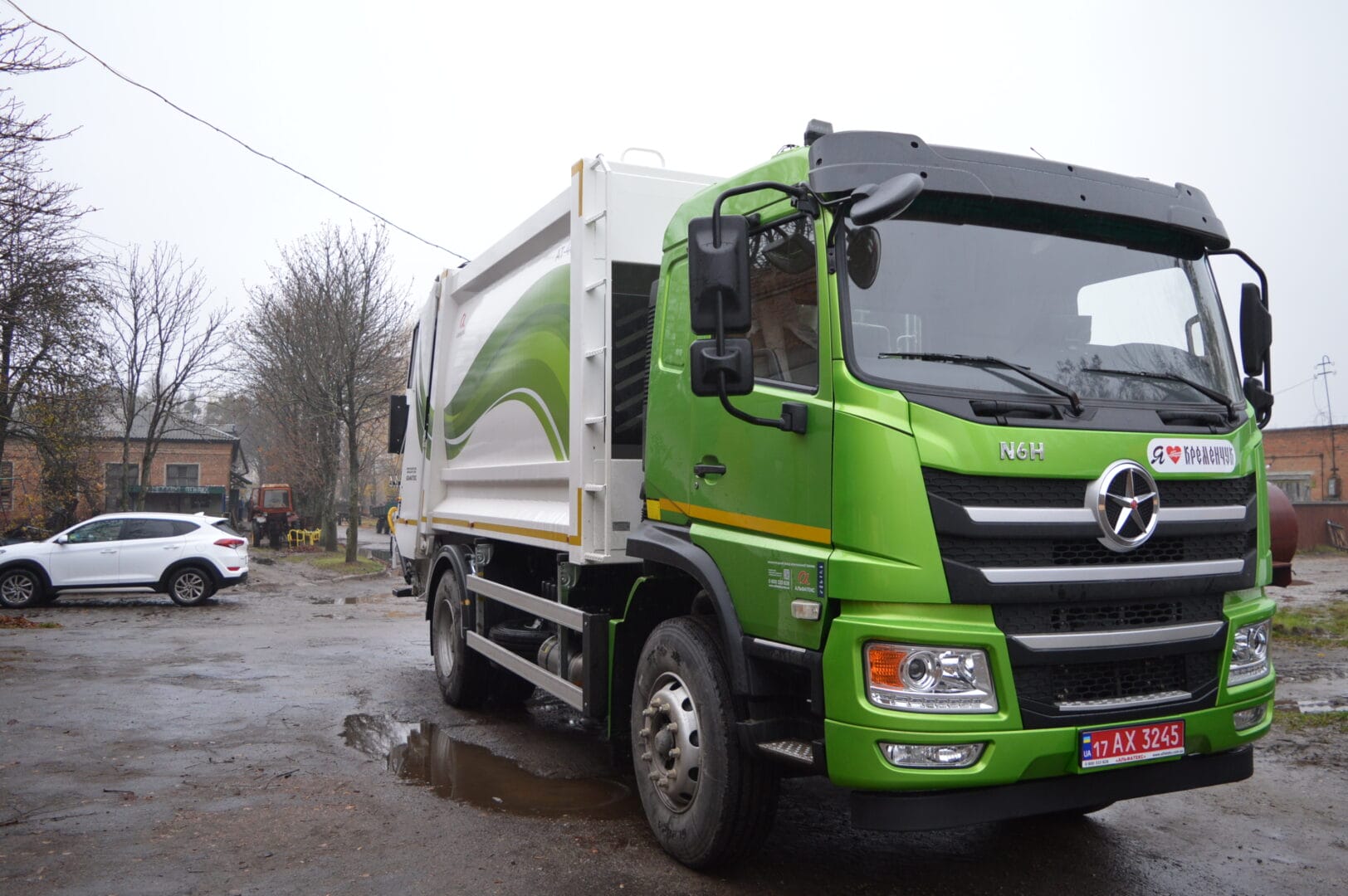 Garbage truck purchased for the utility company “Kombinat Blahoustroiu”