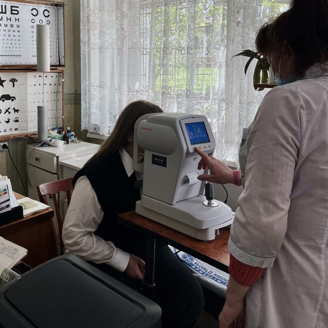 The process of checking the state of vision with the help of an ophthalmological machine at the Kamianka Multidisciplinary Hospital