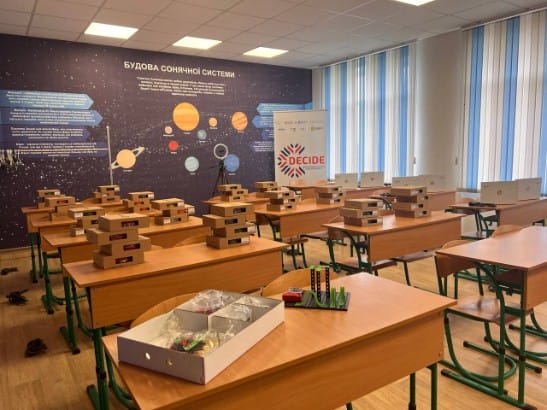 Krasnosilka Lyceum with the project “Stem-laboratory: visualization of research and experiments” under the DECIDE project 