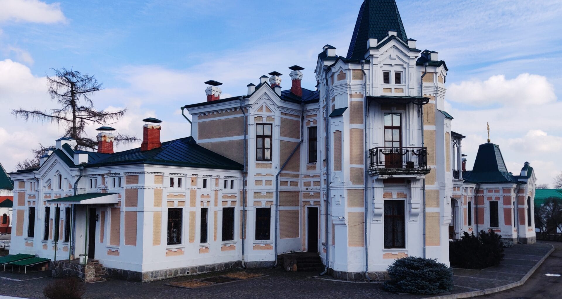 Chojecki Manor, an architectural landmark of national importance