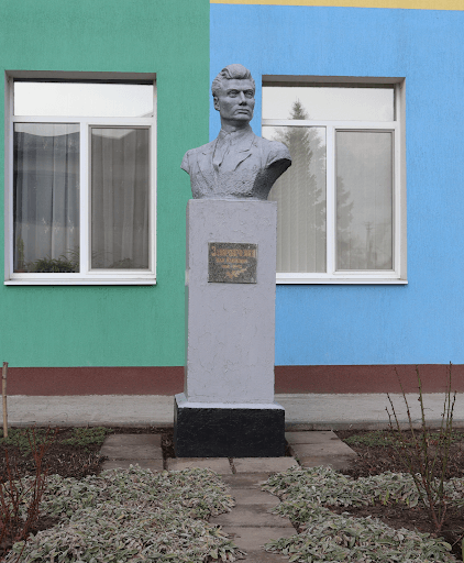 Monument to underground teacher Zaporozhchenko