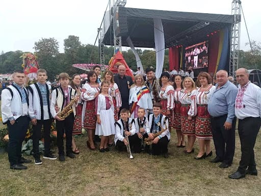 A delegation from the Vanchykivtsi community visited the community of Vârfu Câmpului, Botošani county in Romania for the community holidays.