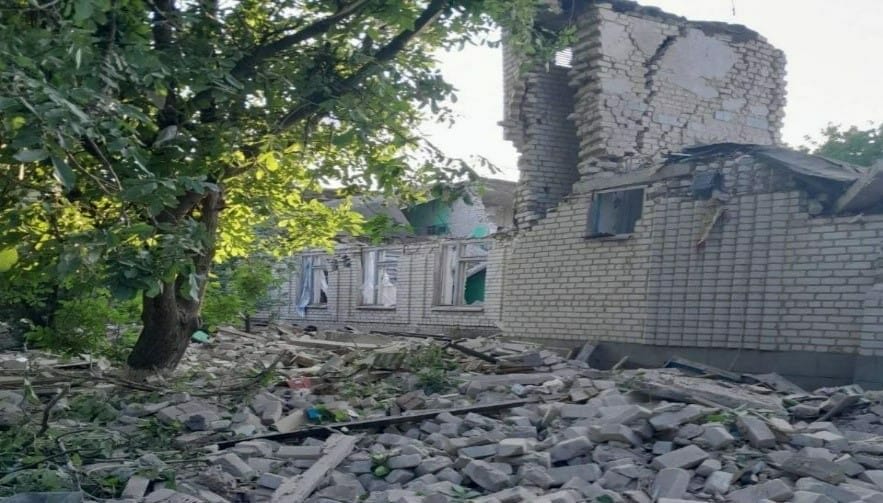Destroyed facilities of the Stulievo educational complex and the office building of Ukrposhta in Chernihivka
