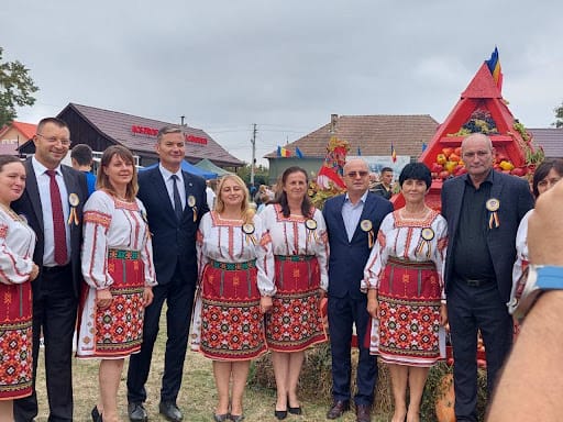 The Village Head of Vanchykivtsi with Romanian partners and the Kostychany ensemble “Fetele de la Kostychany”