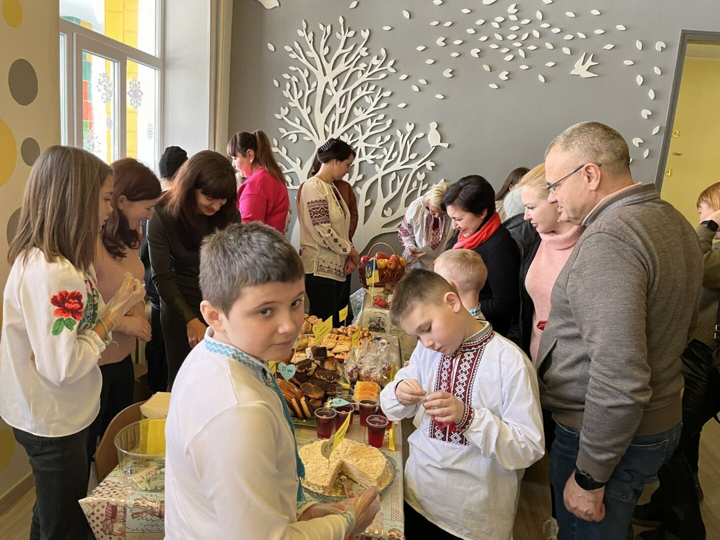 The head of the community at the charity fair at the Popivka Educational Institution