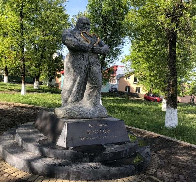 Monument to Ivan Firtsak-Kroton, who was born in the village of Bilky and became the strongest man on the planet in 1928