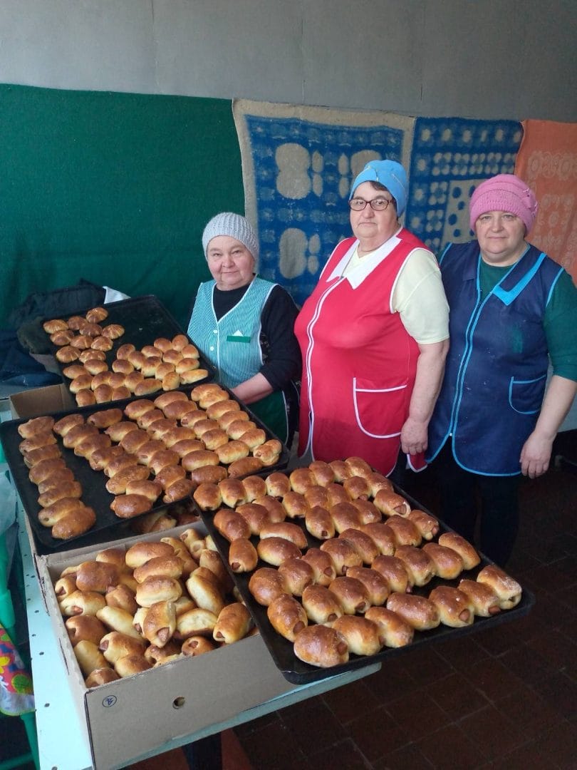 Community women aiding Ukrainian defenders 