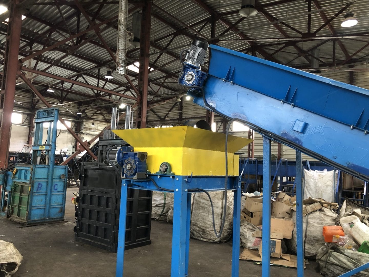 A new conveyor at the Municipal Waste Management Complex 