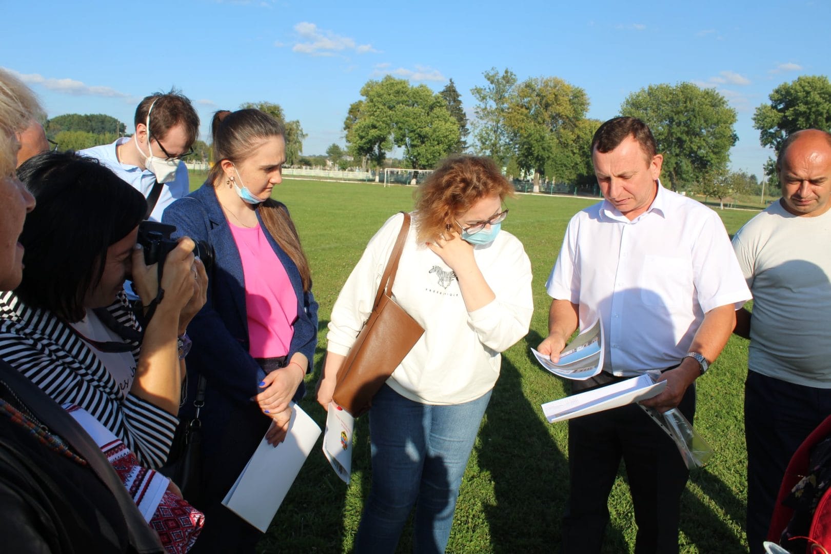 The head of the community (right) and the delegation of the Ministry of Culture and Tourism