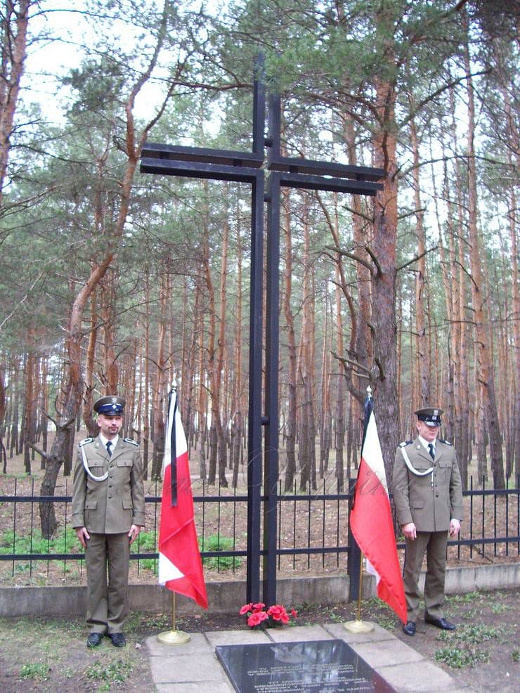 Memorial to the burial of Polish officers