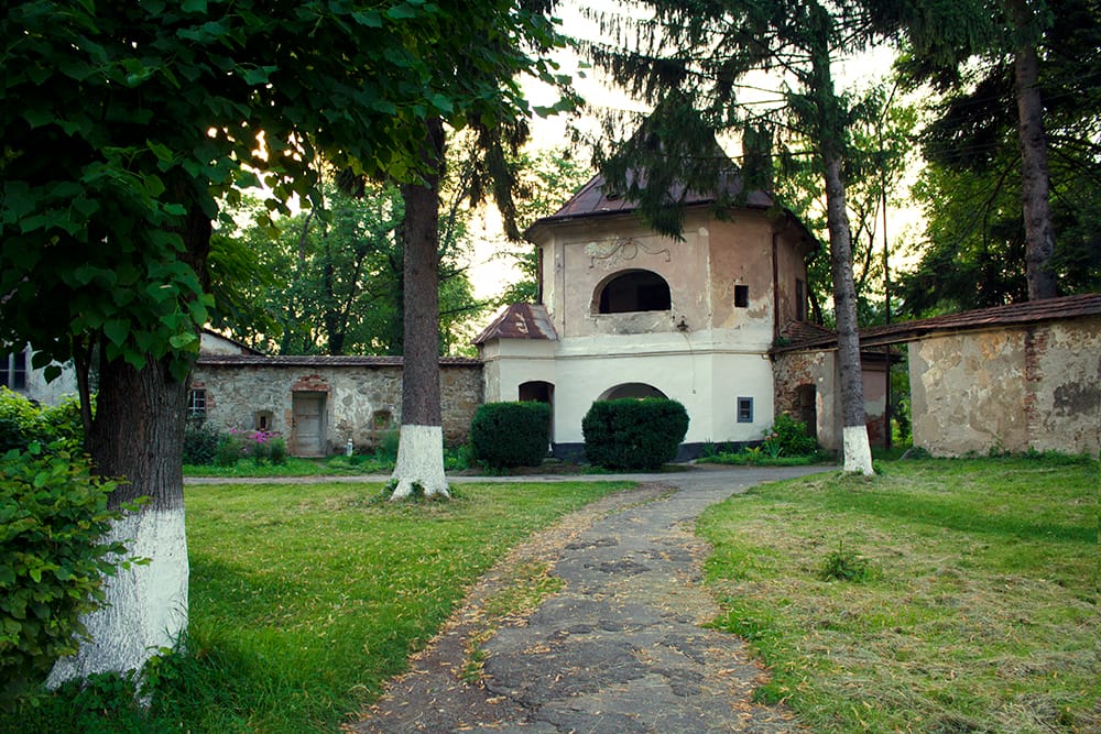 Palace-fortress of the Counts of Teleki / source - Wikipedia