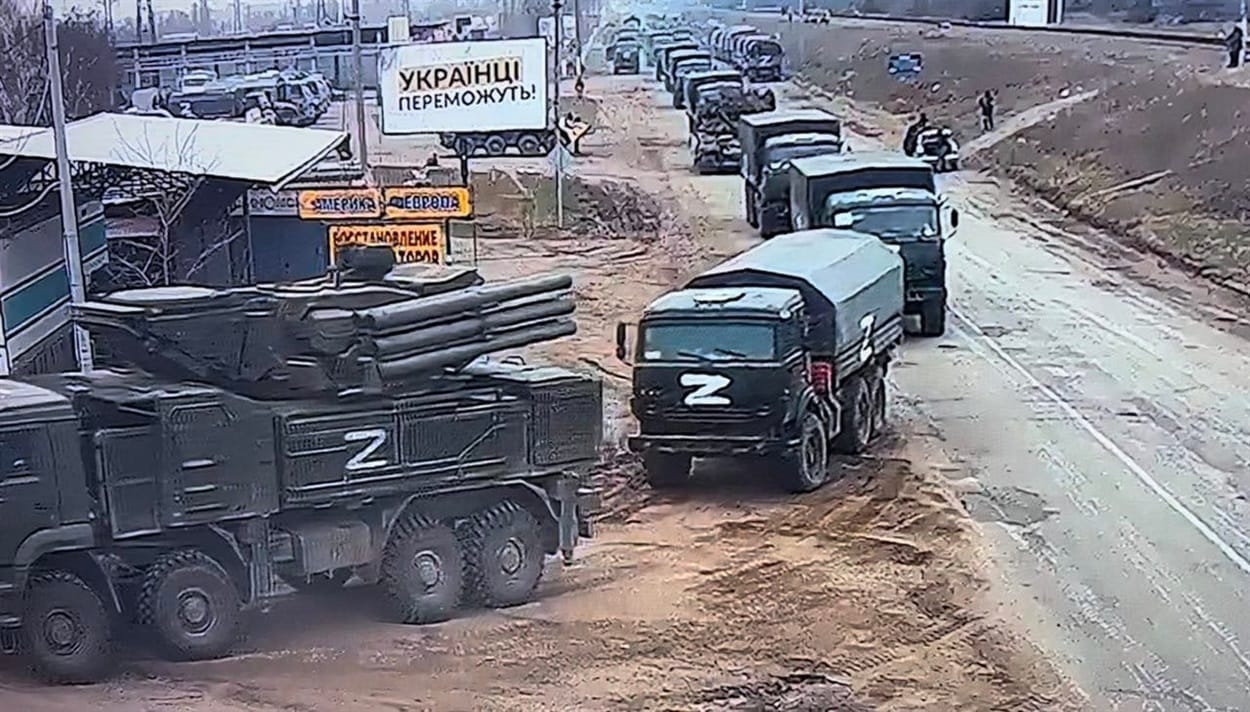 Columns of enemy vehicles on the territory of the community on February 24, 2022