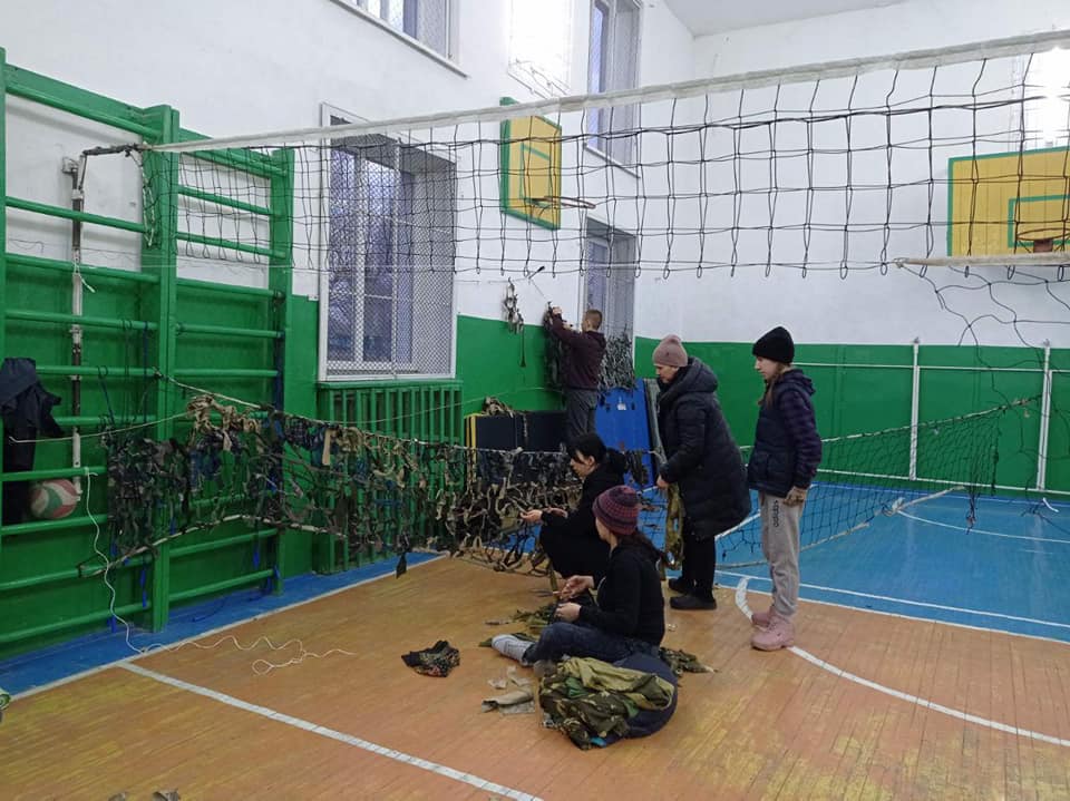 Weaving of a camouflage net by residents of the Stavchany community