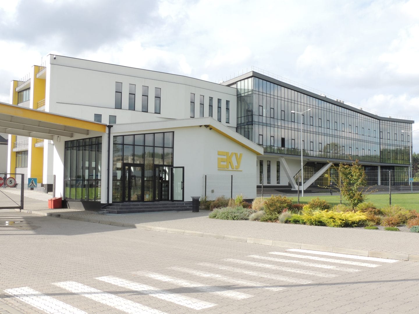 Elektrokontakt (production of components and parts for motor vehicles), 700 employees