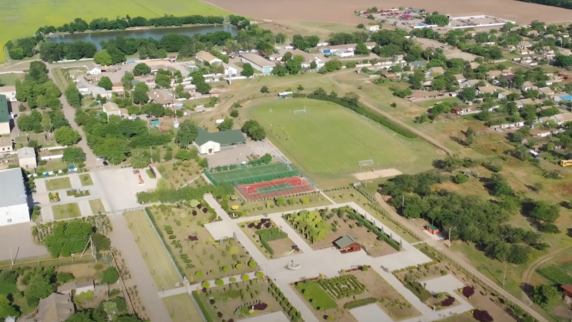 Panoramic view of the community.